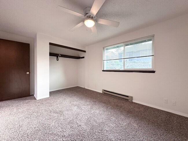 Building Photo - 39910 McCormick Dr