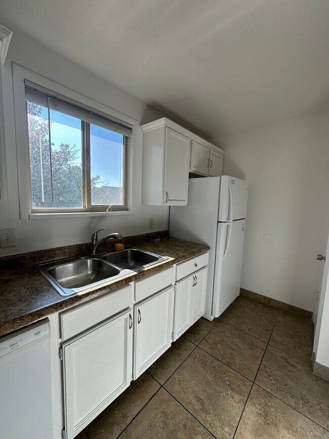 Building Photo - Beautiful 4-Bedroom, 2-Bath Home with Classic Layout and Large Yard