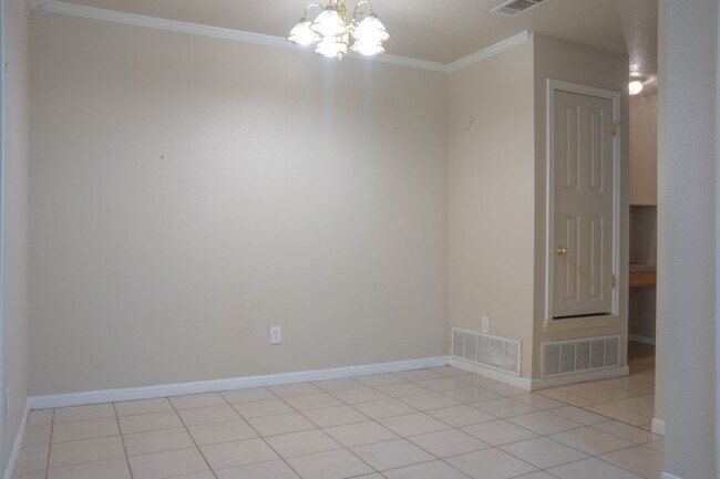 Building Photo - PRICE IMPROVEMENT NOW ONLY $1295!!!!!!