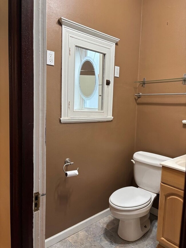 Building Photo - Completedly Remodeled 2+ Bedroom Home