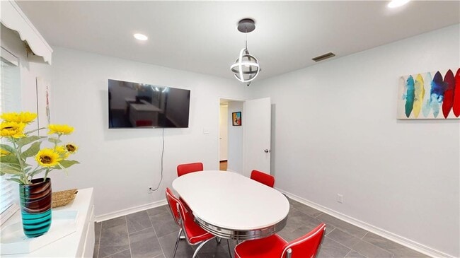 Building Photo - 2610 Walton Ave