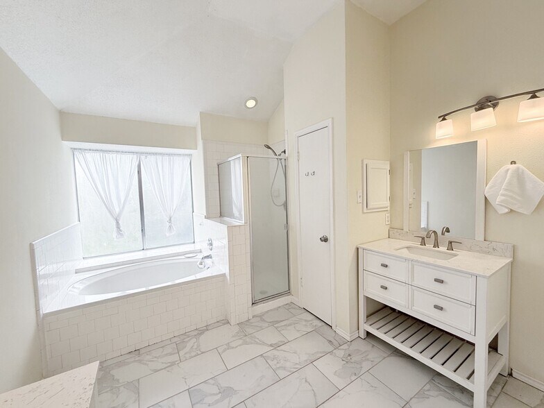 Building Photo - 14206 Rosseau St