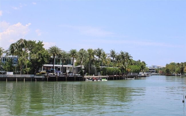 Building Photo - 4710 Pine Tree Dr