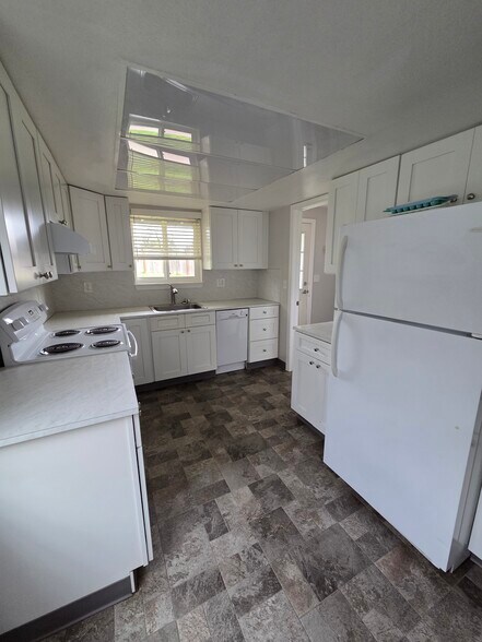 Building Photo - 10905 Vickery Ave E