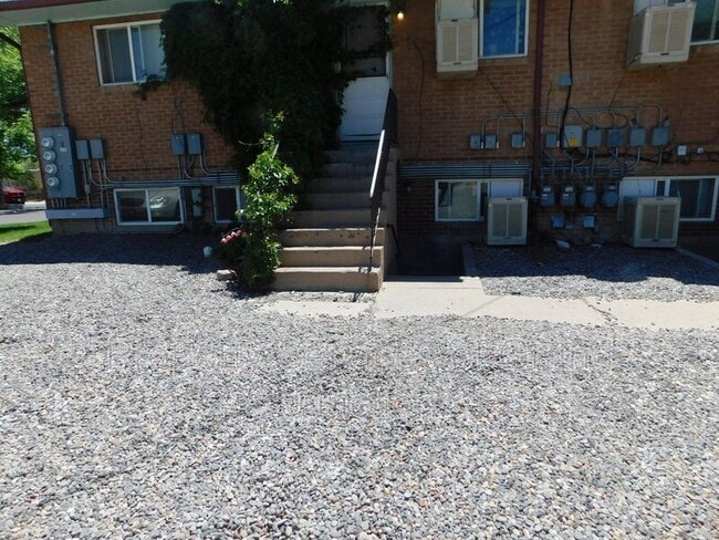 Building Photo - 1368 Elm Ave