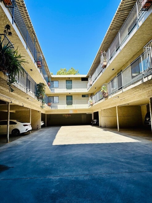 Building Photo - Hazeltine Harbor Apartments