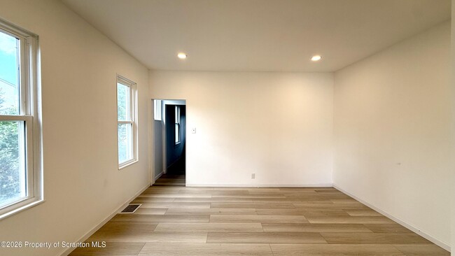 Building Photo - 536 N Garfield Ave
