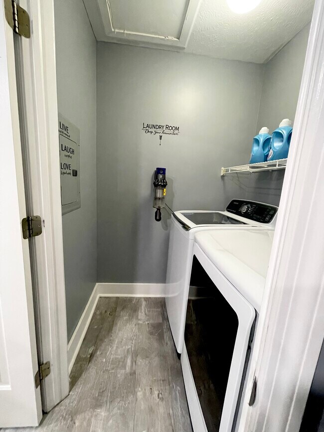 Laundry - 3031 Poplar Creek Dr SE