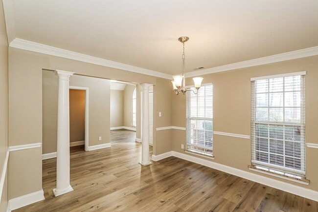 Building Photo - 215 Doe Hollow Trace