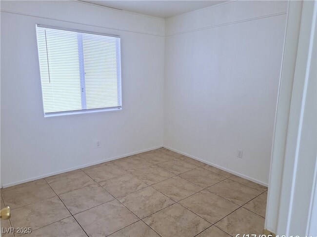 Building Photo - 9162 Green Frost Dr