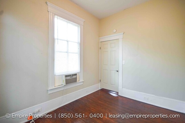 Building Photo - Charming Midtown Aparment with Wood Floors