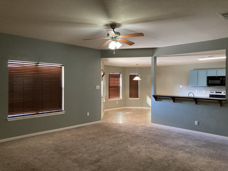 Building Photo - 2706 Tara Dr