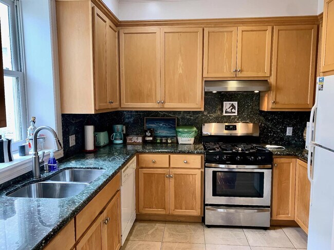 Building Photo - 1224 Sacramento St