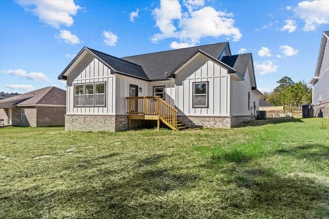 Building Photo - 359 Spruce Ln