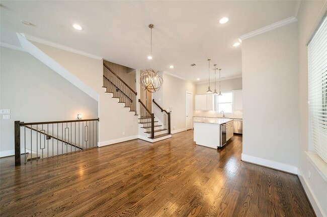 Building Photo - 5815 E Post Oak Ln