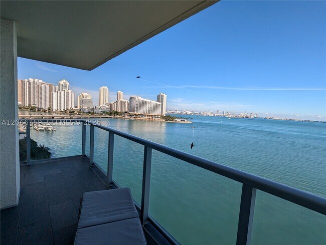 Building Photo - 1155 Brickell Bay Dr