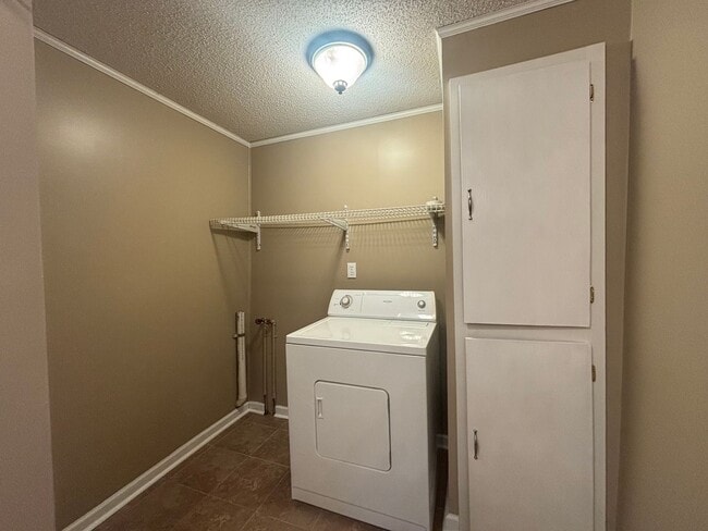 Building Photo - Coming Soon! Charming 2 bedroom/1 Bath Home in Desirable Area $1350