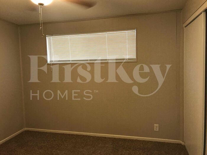 Building Photo - 4747 Everman Dr