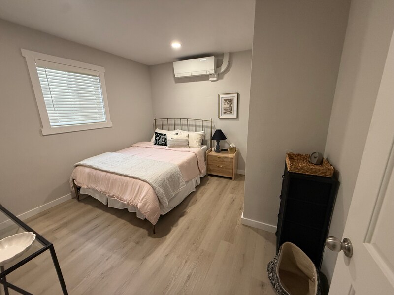 Building Photo - 3013 W Lakeside Dr