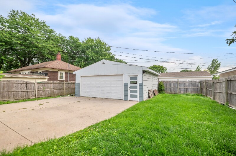 Building Photo - 826 Doty St
