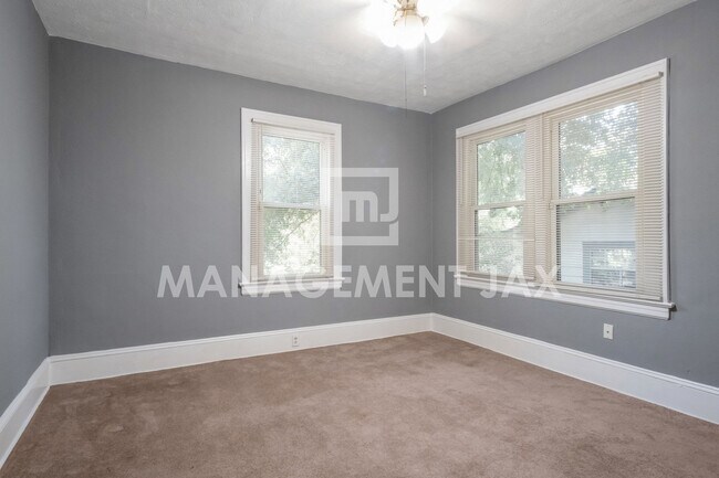 Building Photo - 1011 Alderside St