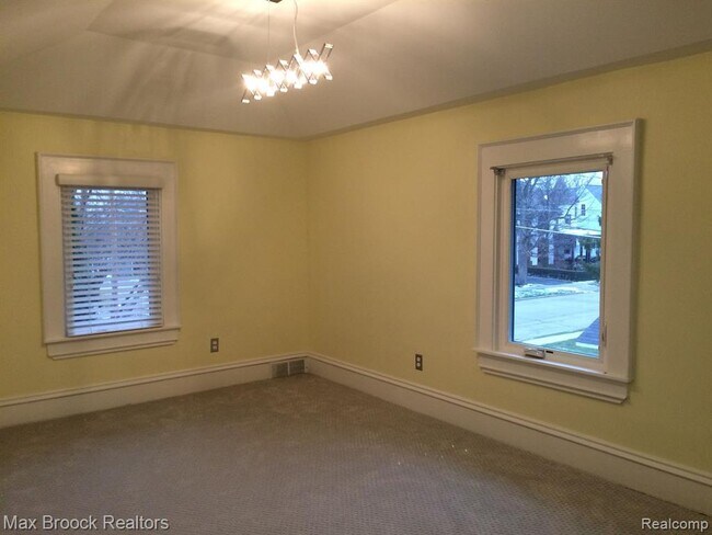 Building Photo - 115 E Lincoln St