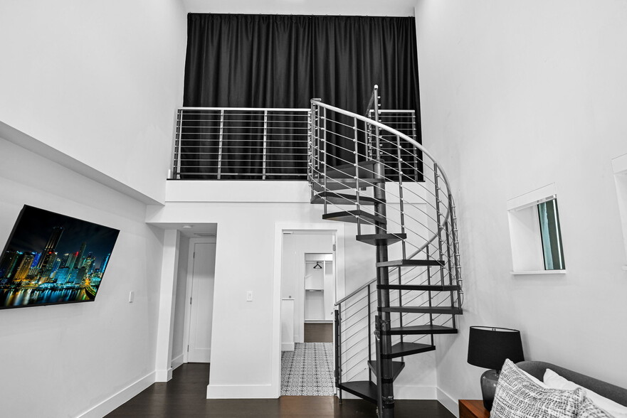 Building Photo - 150 NE 50th Ter