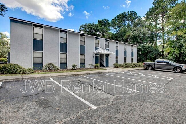 Building Photo - 10825 Key Haven Blvd