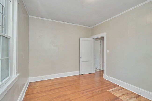 Building Photo - 2118 Fairfax Ave