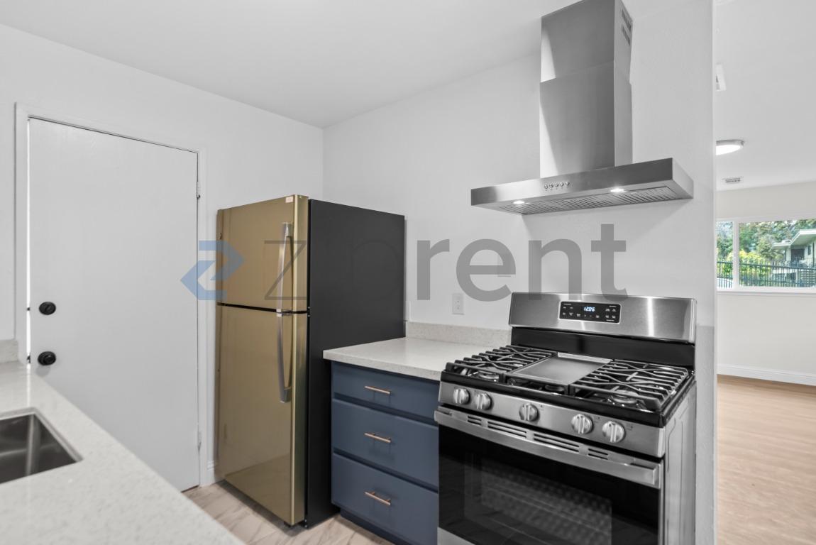 Building Photo - Unit
