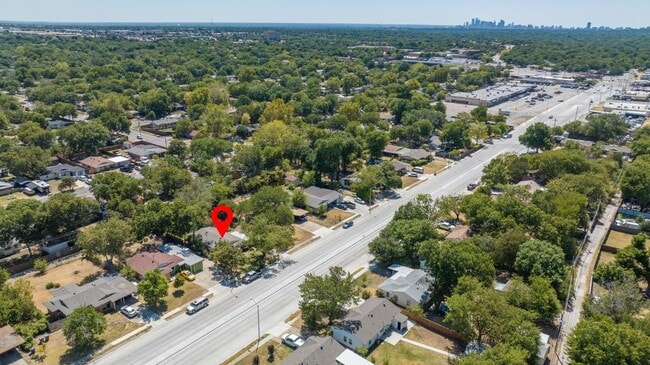 Building Photo - 2442 Oates Dr
