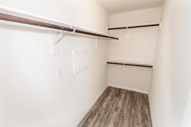 Building Photo - 5807 Kyle Cove Dr