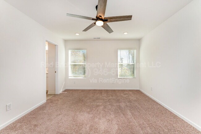 Building Photo - 2034 Highland Park Dr