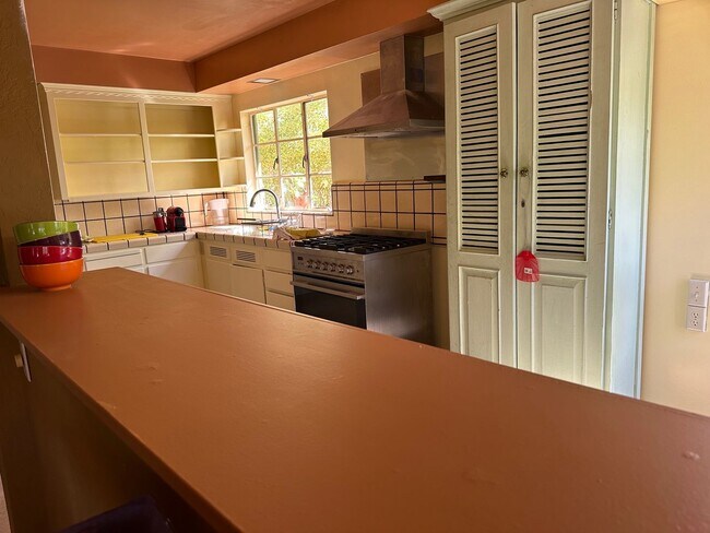Building Photo - 3 Bedroom in Seabright! Walk to the beach!