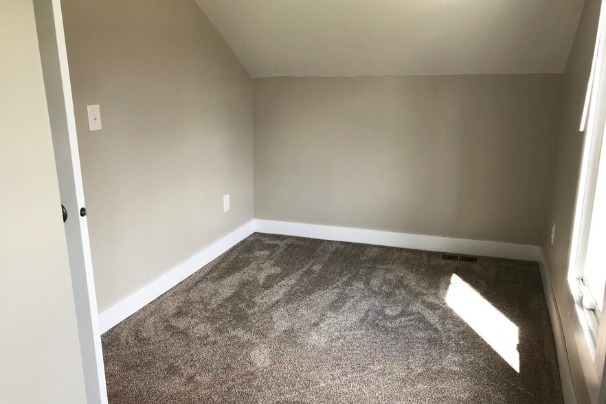 Bedroom 2 - 206 N Hickory St