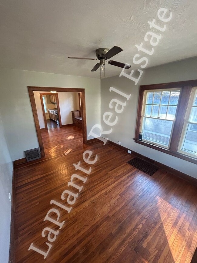 Building Photo - Charming 3-Bedroom Bungalow in Five Points – Perfect Location & Value