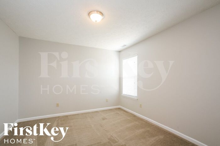 Building Photo - 2547 Greythorne Dr