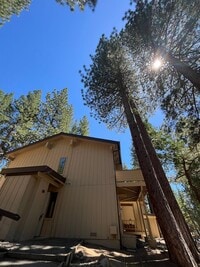 Building Photo - Available Now! 4 bedroom, 2.5 bath unit