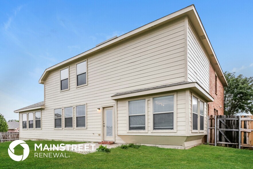 Building Photo - 533 Crown Oaks Dr