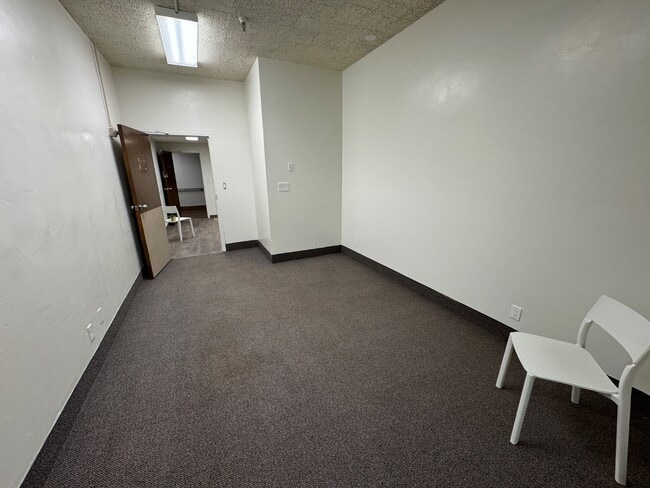 Building Photo - 460 W 600 N