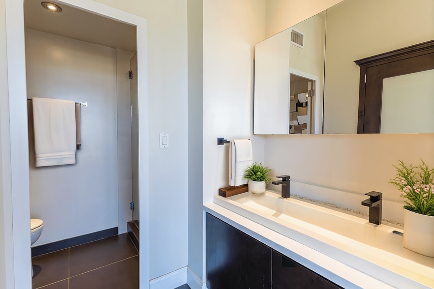 Building Photo - 10501 Wilshire Blvd