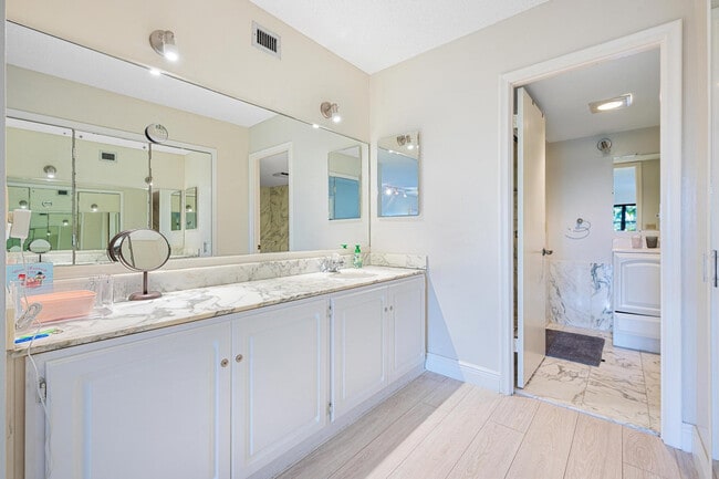 Building Photo - 5100 N Ocean Blvd