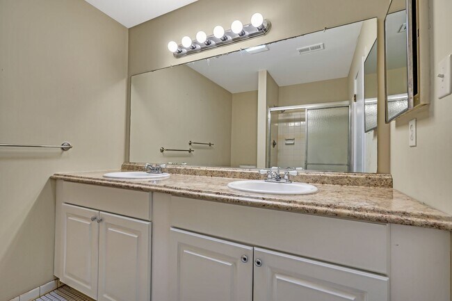 Building Photo - 216 Keats Ct