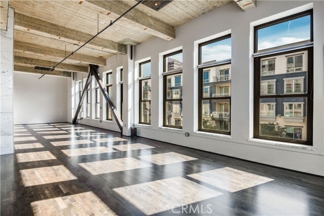 Building Photo - 207 E Broadway