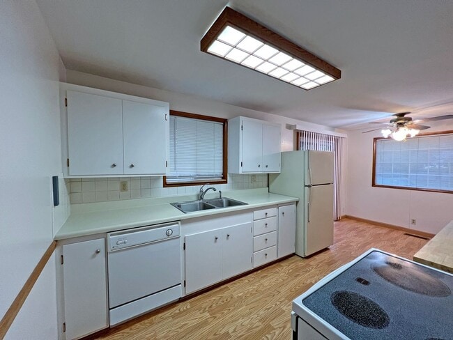 Building Photo - Adorable Three Bedrooom in Edgewood