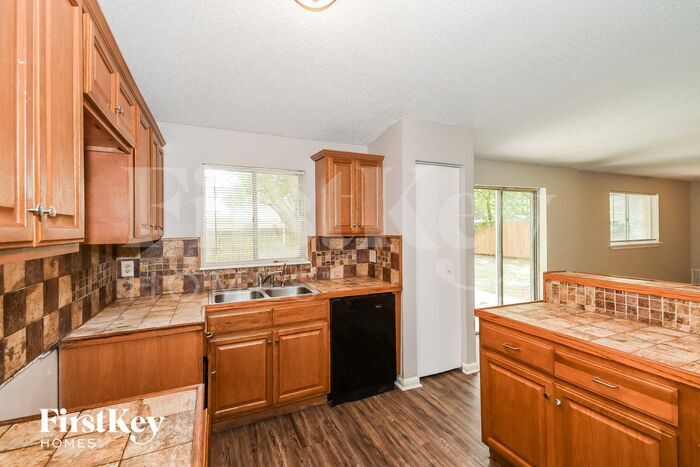 Building Photo - 6988 Oriely Dr S