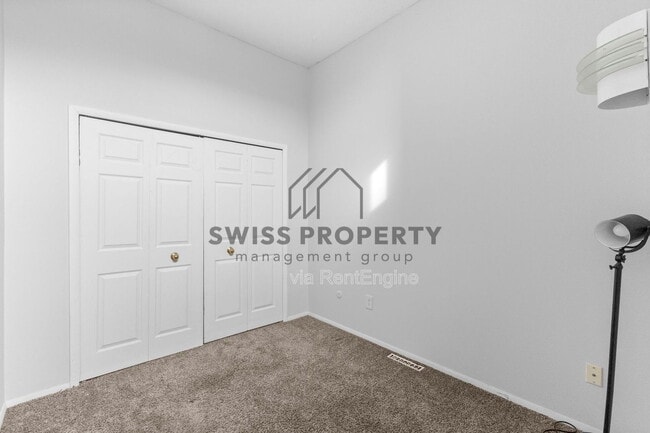 Building Photo - 5 King Arthur Ct