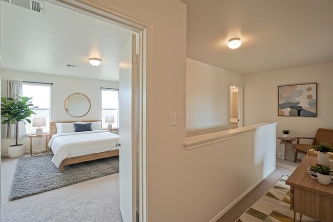 Building Photo - 714 Lavaca Loop