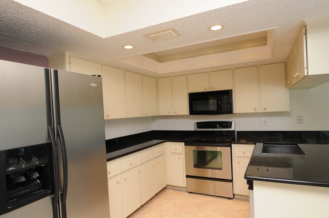 Building Photo - 5805 Pauma Pl