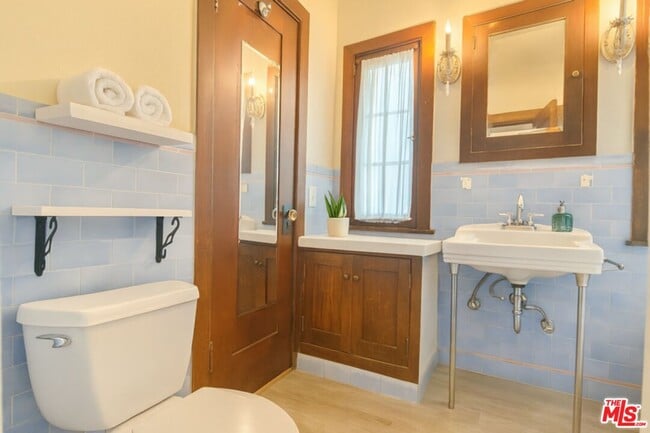 Building Photo - 753 S Ogden Dr